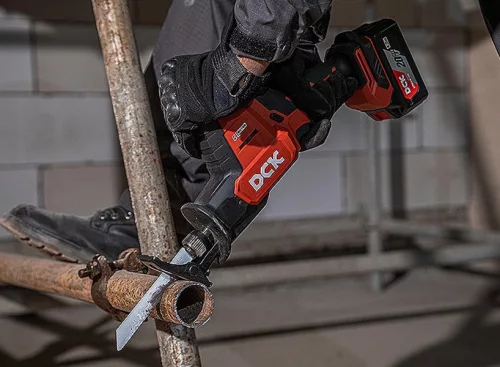 DCK KDJF22EK Akkus szablyafűrész 20 V (2 x 4,0 Ah akku + töltő)