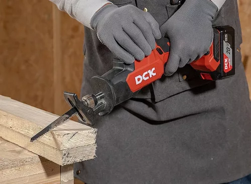 DCK KDJF22EK Akkus szablyafűrész 20 V (2 x 4,0 Ah akku + töltő)